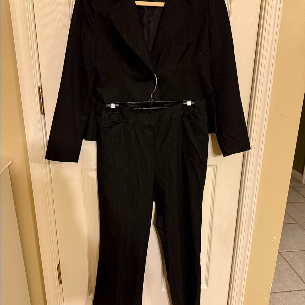 Elegant Black Women's Suit - Anne Klein Suit